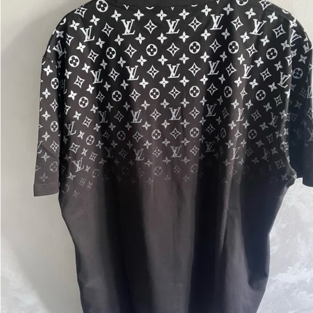 Louis Vuitton tee new with tags
